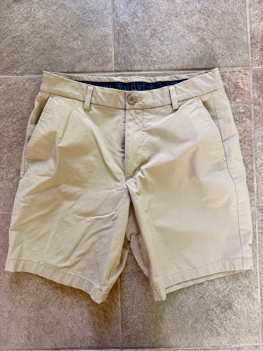 Vineyard Vines Men’s Khaki Flat Front Performance 9 Inch Size 30